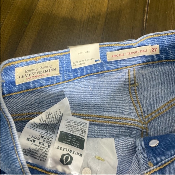 Levi’s Ribcage straight ankle high rise distressed jeans - Picture 5 of 16